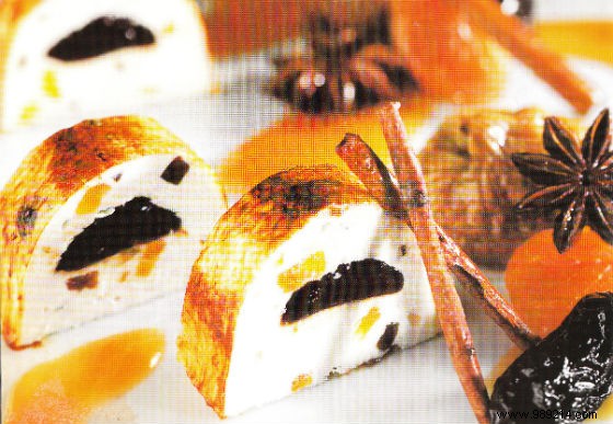 Exquisite Dried Fruit Mousse Log: Creamy Sweetness and Rich Flavors