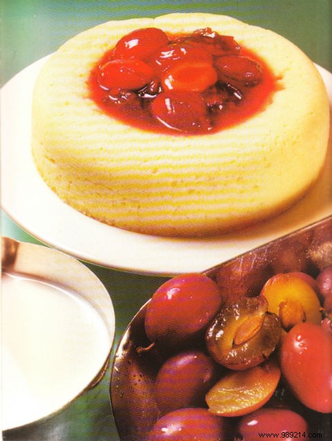 Semolina Ring Cake with Homemade Plum Compote: A Classic Dessert