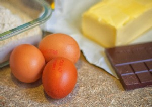 Homemade Chocolate Cake and Fresh Fruit Juice: A Balanced Snack Kids Love