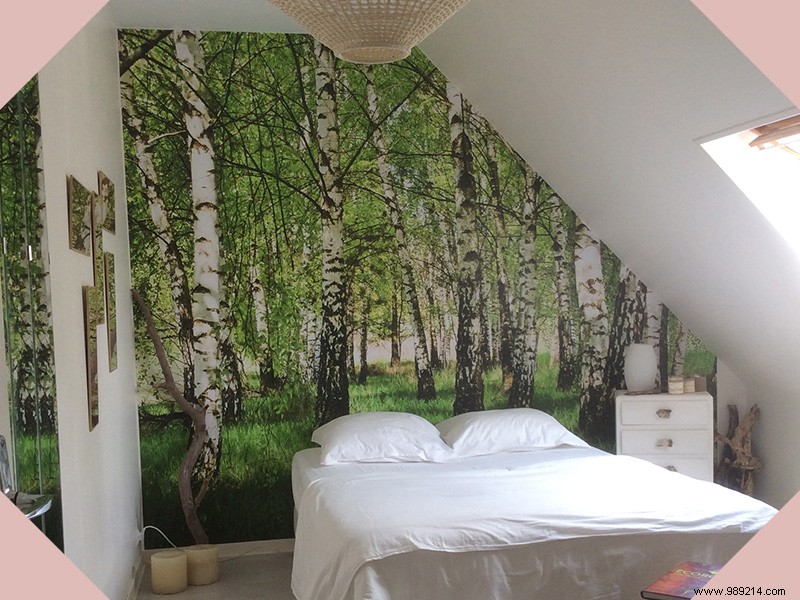 Expert Guide: Installing Wallpaper in an Attic Bedroom with Sloping Ceilings