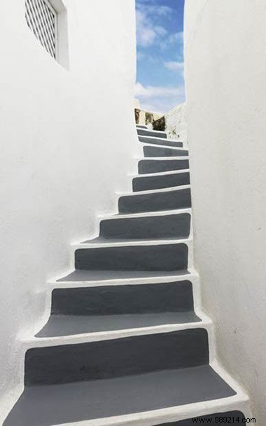 6 Expert Decorating Ideas to Maximize Style and Space in Your Small Apartment