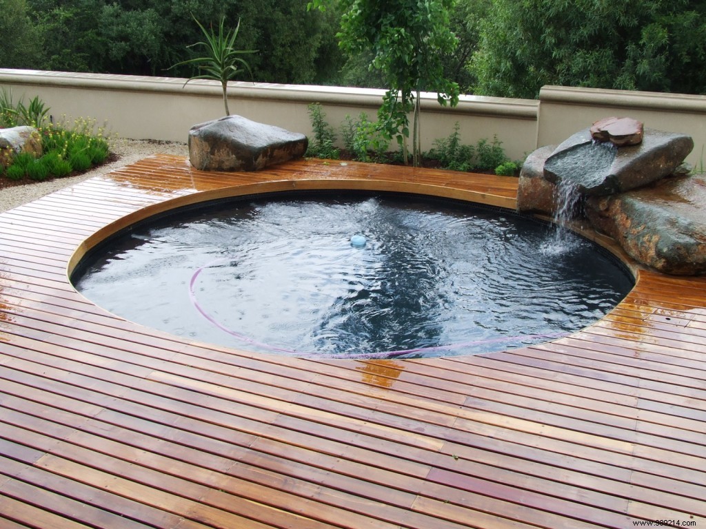 Expert Guide: Seamlessly Integrate Your Swimming Pool into Your Garden Landscape
