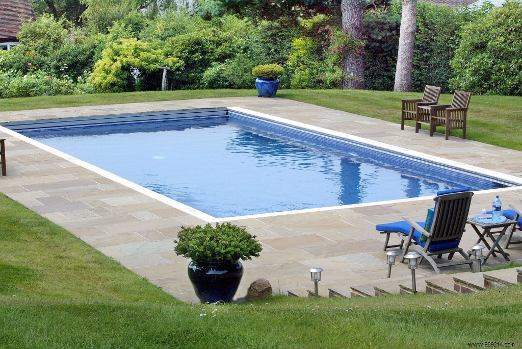 Expert Guide: Seamlessly Integrate Your Swimming Pool into Your Garden Landscape