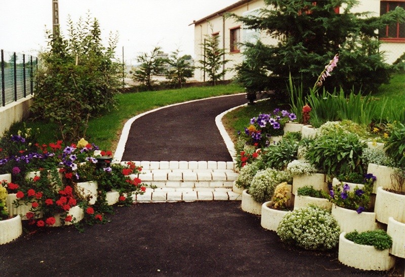 Transform Your Garden Like a Pro: Expert Landscaping Tips