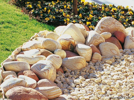 Expert Guide: Natural Materials to Elevate Your Garden Design