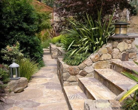 Expert Guide: How to Build a Sturdy, Beautiful Stone Wall for Your Garden