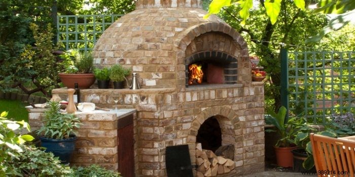 How to Build a DIY Garden Barbecue: Metal Drum or Firebrick Options