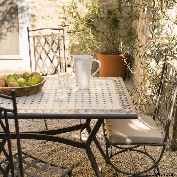 Expert Tips for Maintaining Iron Garden Furniture: Rust-Proof and Long-Lasting Care