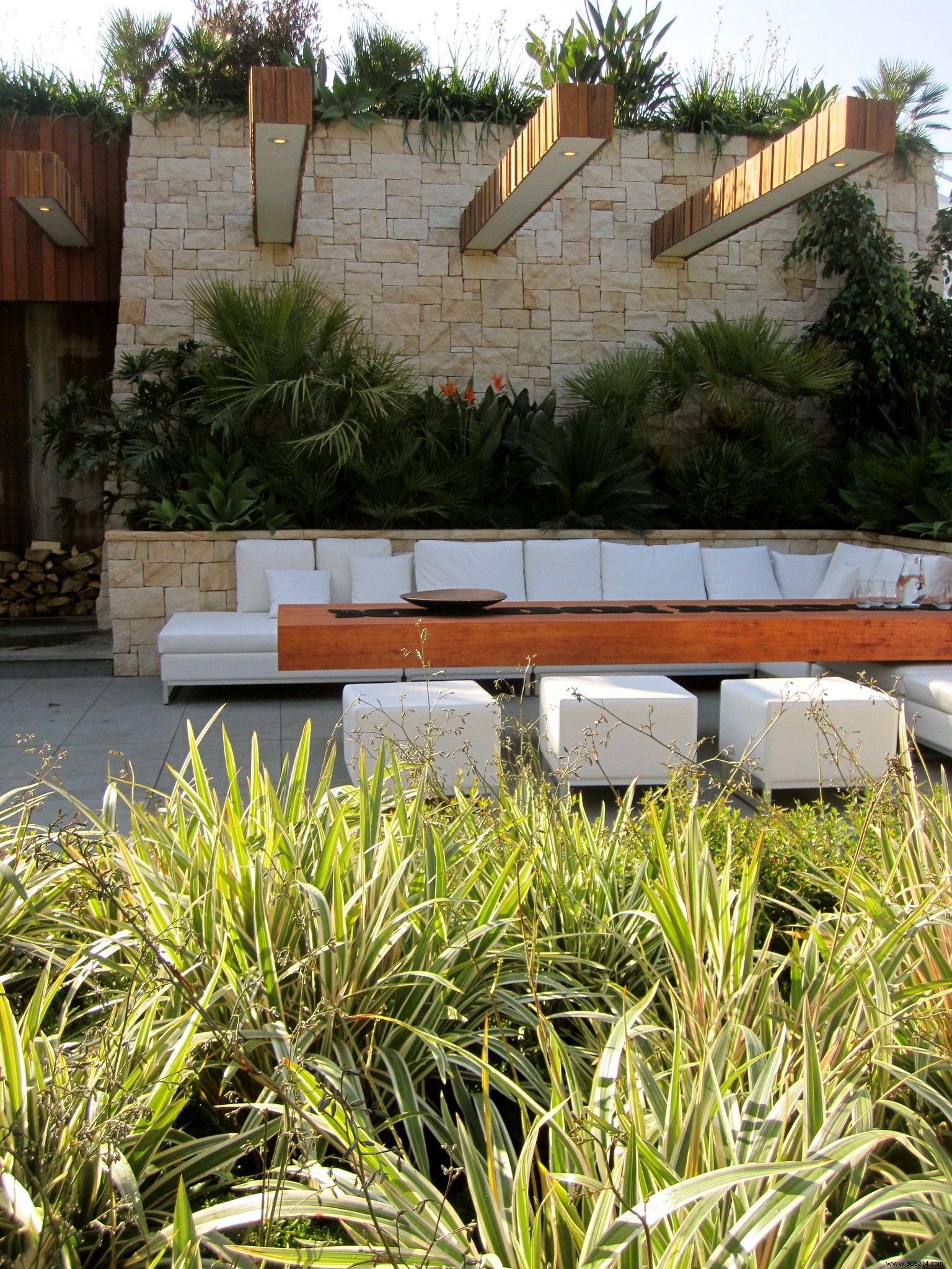 4 Essential Landscaping Tips for a Stunning Outdoor Space