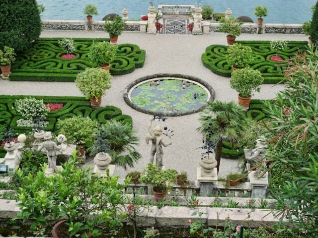 Elevate Your Outdoor Space with Timeless Neo-Baroque Style: Expert Tips