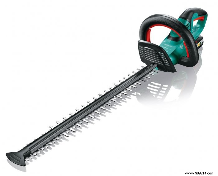 Bosch AHS 54-20 vs AHS 70-34: Top Electric Hedge Trimmers Compared by Experts