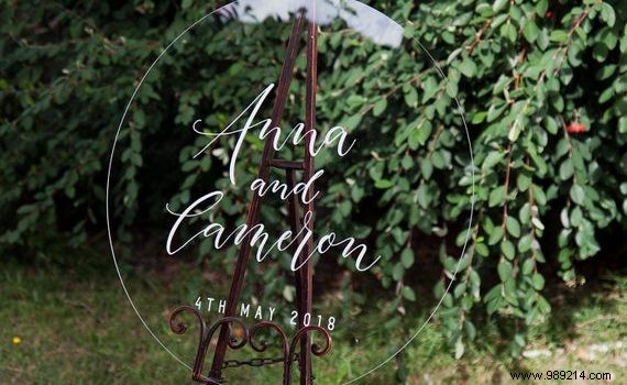 Plexiglass: The Elegant Modern Trend Revolutionizing Wedding Decor