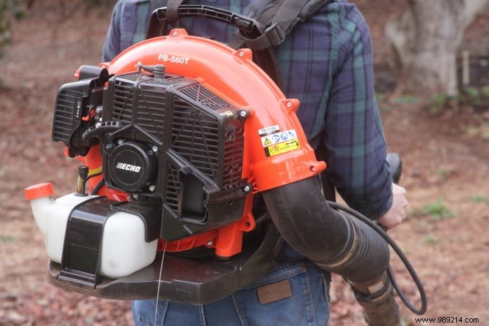 Essential Garden Tools for Professional Lawn Maintenance