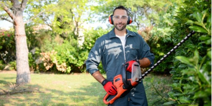 Choosing the Right Landscaping Expert: Landscaper, Architect, or Designer for Your Outdoor Spaces