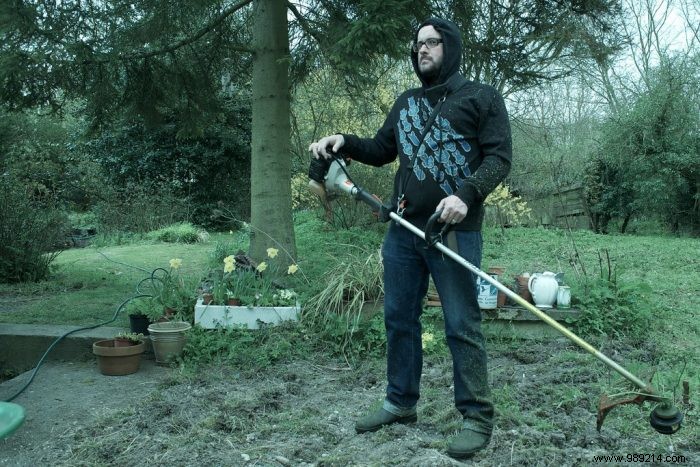 Rotofil Edger: Essential Uses and Key Advantages for Professional Garden Finishing