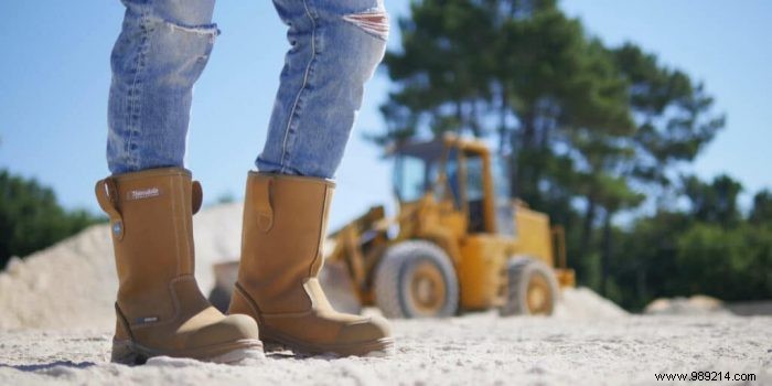 Choosing the Right Safety Shoes for Landscapers: Expert Guide
