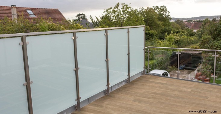 Outdoor Railings and Balustrades: Key Regulations, Types, and Materials Explained