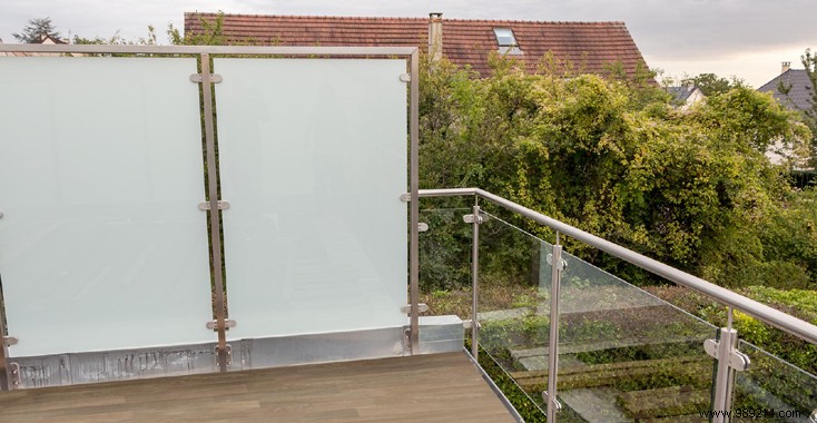 Outdoor Railings and Balustrades: Key Regulations, Types, and Materials Explained