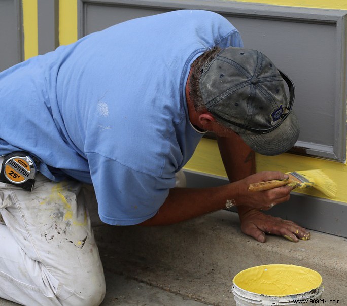 Expert Guide: How to Repaint PVC and Wooden Windows for a Fresh Home Look