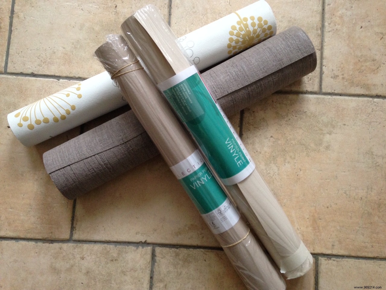 How to Wallpaper a Bedroom: Essential Steps for Professional Results