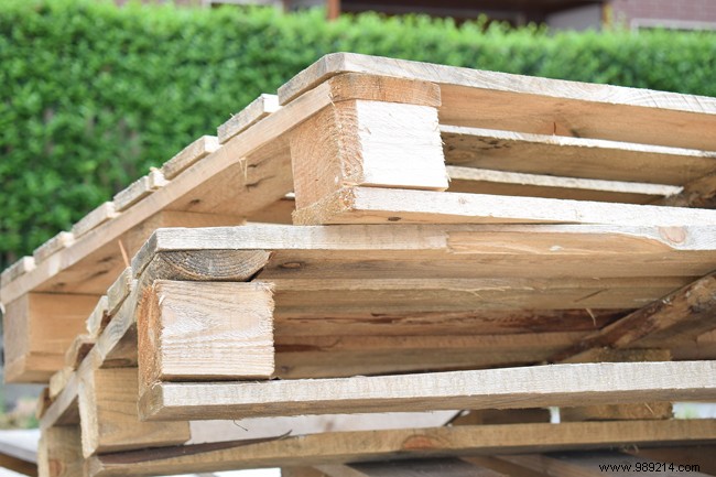 Upcycling Pallet Wood into Stylish DIY Furniture: Expert Guide