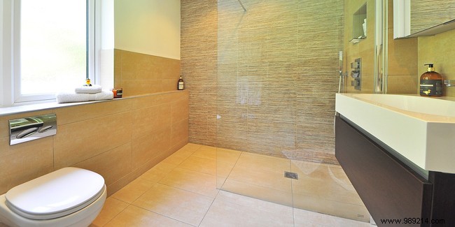 Italian Walk-In Shower: Key Advantages, Disadvantages, and Professional Installation Guide