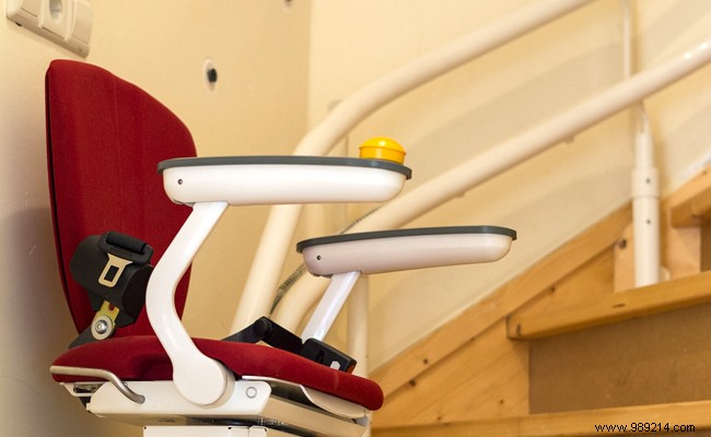 Expert Guide: How to Choose the Right Stairlift – Models, Safety Features, and Costs
