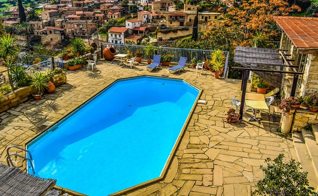 Top Chlorine-Free Alternatives for Crystal-Clear Swimming Pool Water