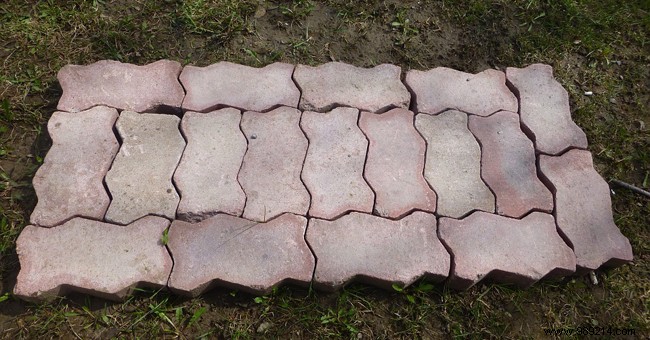 Expert Step-by-Step Guide: Installing Interlocking Pavers on Your Terrace or Garden Path