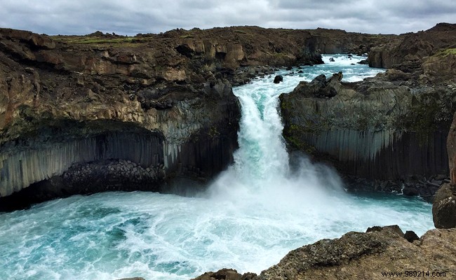 Discover Iceland: The Ultimate Guide to Its Stunning Landscapes and Adventures