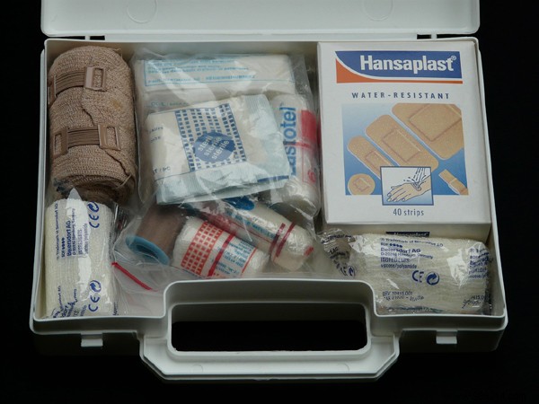 Essential 100% Natural First Aid Kit for Family Holidays: Expert Tips