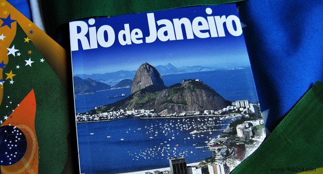 Top 5 Essential Travel Guides for France and Worldwide Adventures