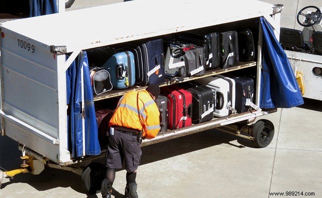 Lost Luggage at the Airport: Expert Steps to Report, Claim Compensation, and Recover Fast