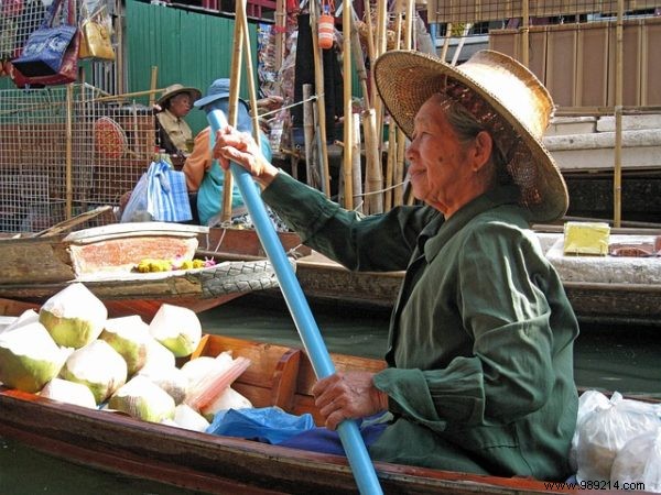 Bangkok s Iconic Floating Markets: An Insider s Guide to Authentic Experiences