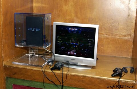 7 Iconic 2000s Gadgets We All Owned That Have Vanished Forever