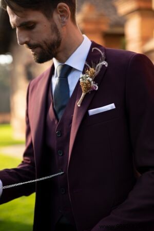 Top 5 Essential Suits for Wedding Grooms and Guests