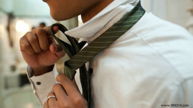 How to Tie a Simple Tie Knot: Easy 4-Step Guide for Beginners