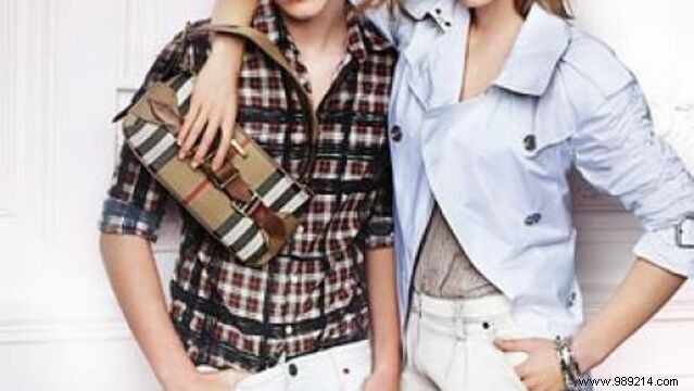 Emma Watson s Burberry Ad: Spot the Photoshop Fail Where Her Leg Vanishes