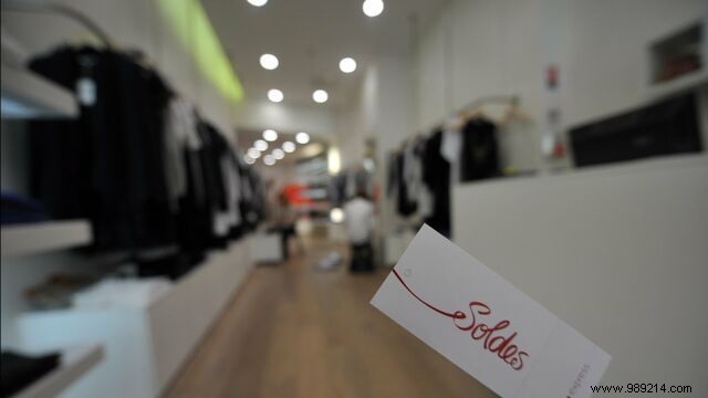 Summer Sales Spark Twitter Frenzy: French Shoppers  Hilarious Reactions