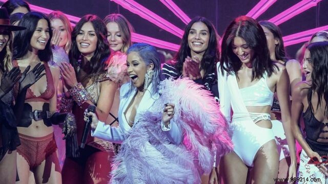 Etam Lingerie’s Sizzling 2018 Paris Fashion Week Show: Ilona Smet and Stars Ignite the Runway