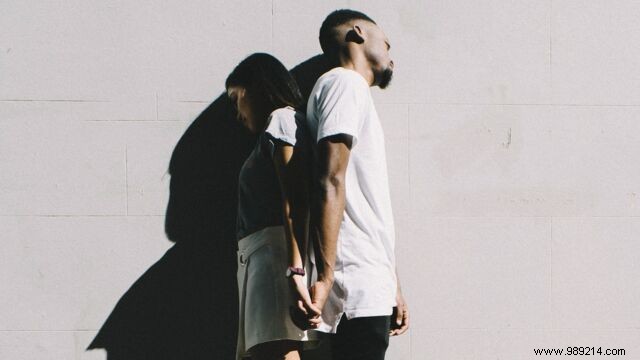 Benching: The Manipulative Dating Trend Worse Than Ghosting