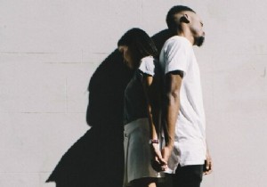 Benching: The Manipulative Dating Trend Worse Than Ghosting