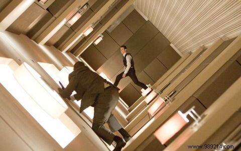 10 Must-Watch Thrillers on Netflix This Year – Expert Picks