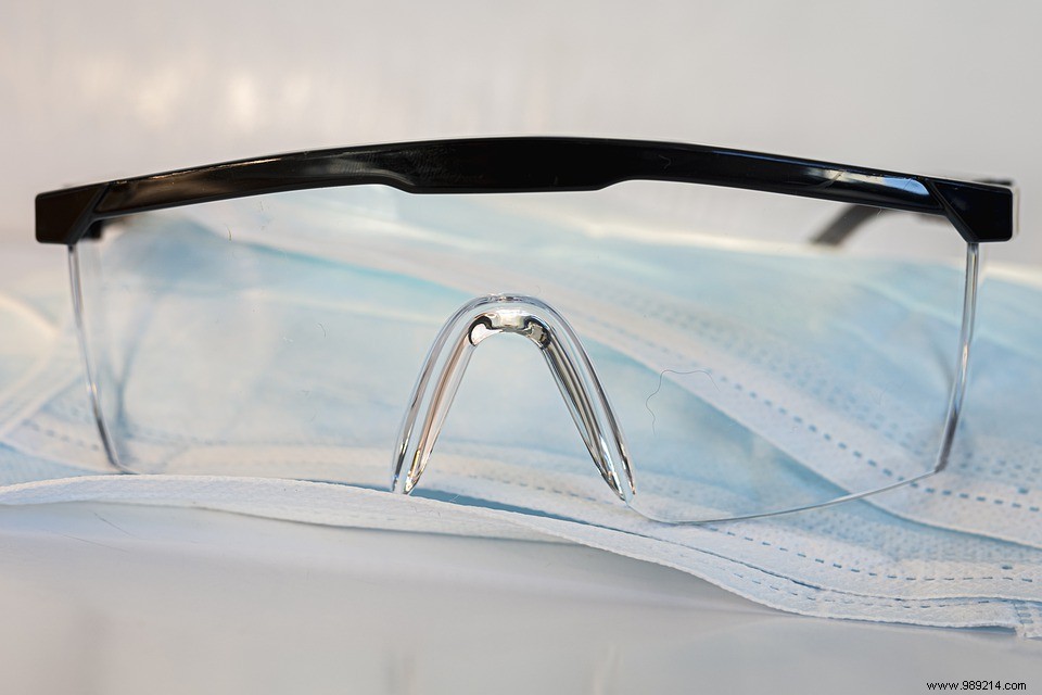 Study Suggests Wearing Glasses May Significantly Lower COVID-19 Infection Risk