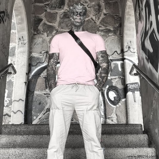 Anthony Loffredo: The French Artist Transforming His Body in the  Black Alien Project 