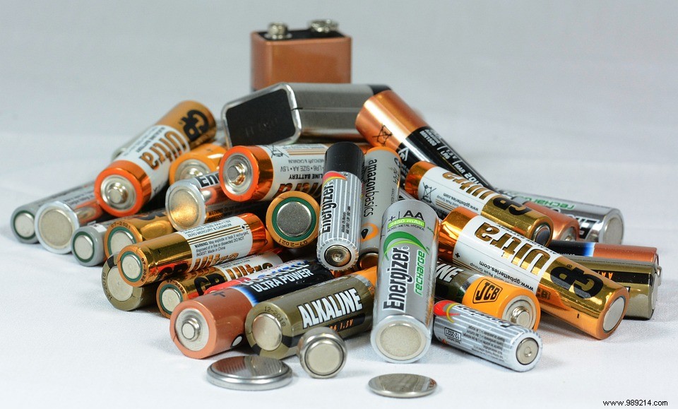Why You Should Never Throw Batteries in the Trash: France s Laws and Recycling Benefits