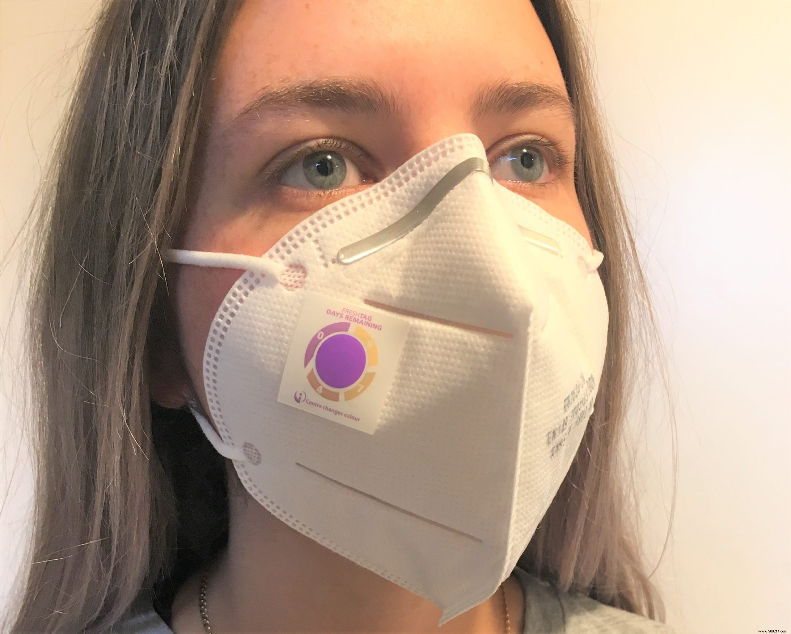 Smart Color-Changing Label Signals When to Replace Your COVID-19 Mask