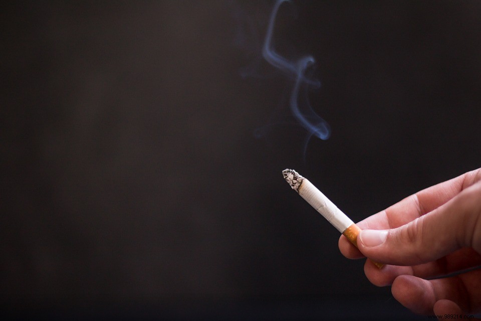 UK Lawmakers Revive  Smoking Kills  Warning on Every Cigarette