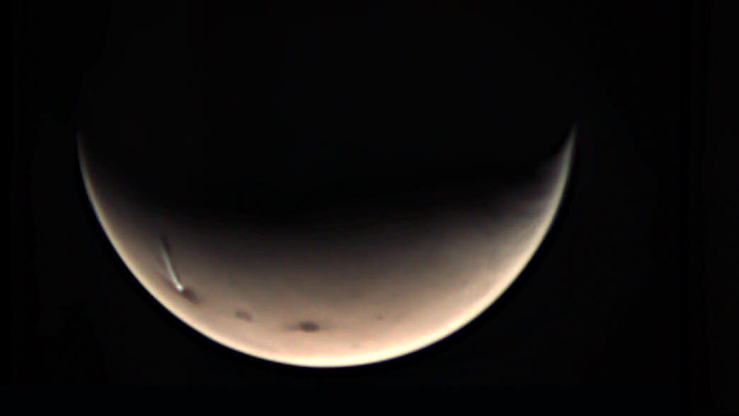 Mysterious 1,800-km Water Ice Cloud Reappears Over Mars  Arsia Mons Volcano