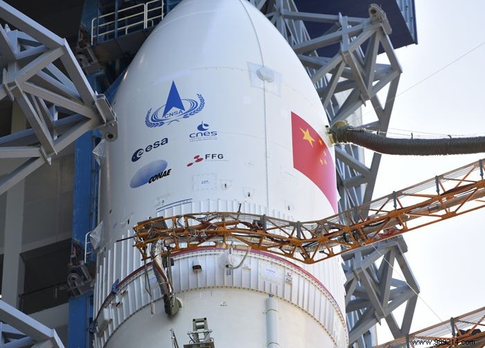 Tianwen-1 Mars Mission: Successful Instrument Tests and Trajectory Corrections En Route